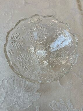 Pressed Glass Serving Bowl - Clear Floral Star Pattern